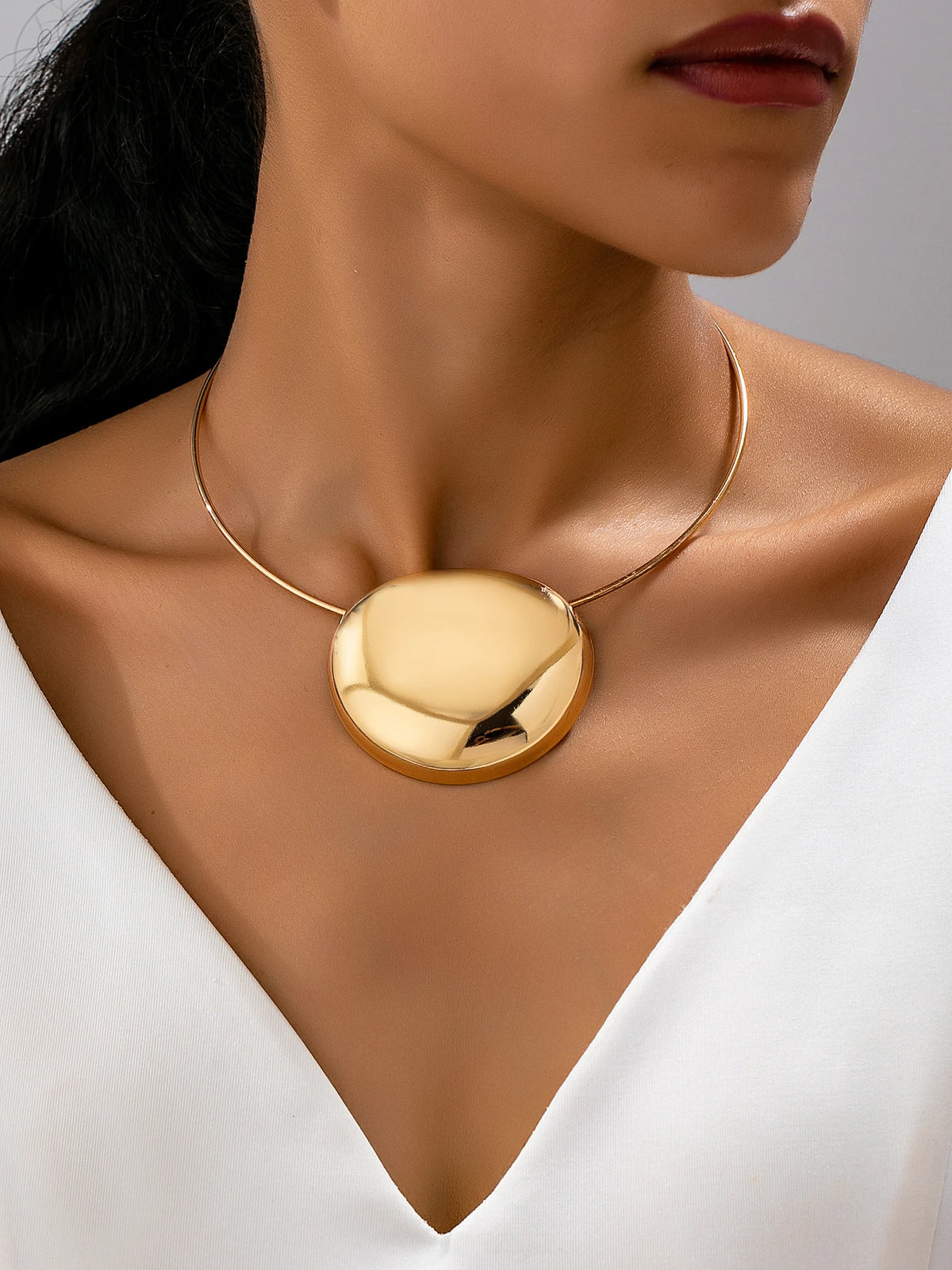 A Bold, Glossy, Geometric, and Stylish Minimalist Necklace Minimalist Metal Choker. Pendant Neck Accessory, Perfect for Gifting
