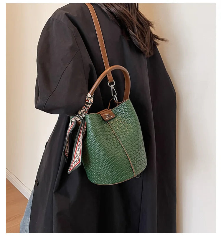 Women's Woven Bucket Bags Crossbody Purse, Elegant Tote for Travel & Formal Events, Durable Wipe-Clean Luxury Handbag
