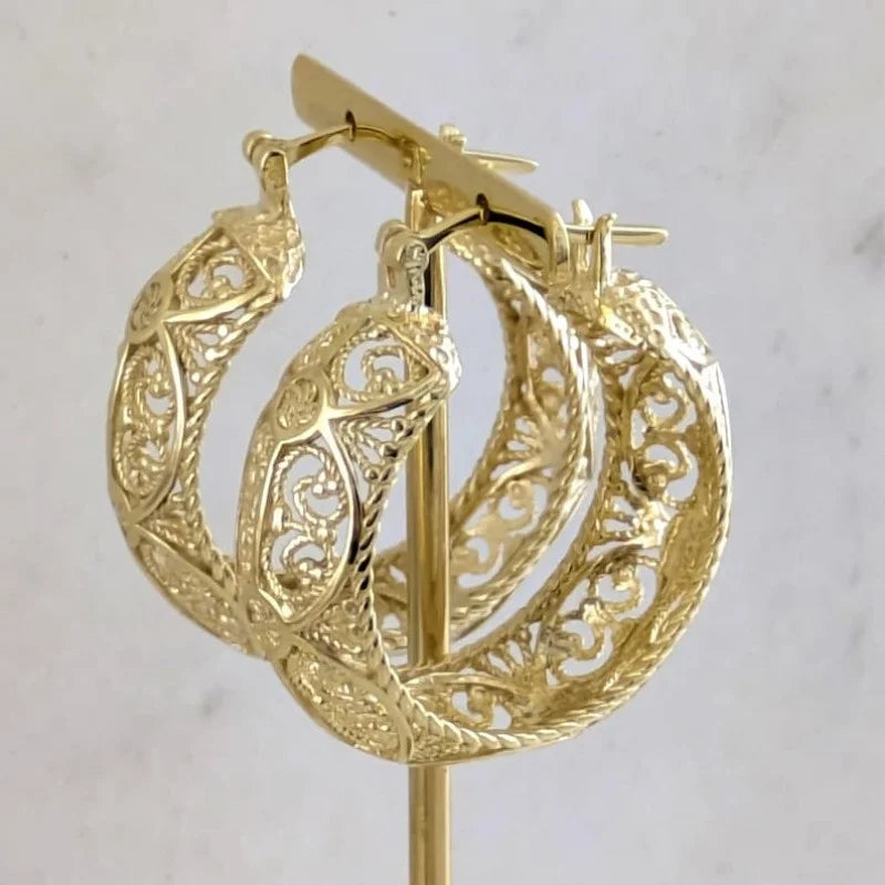 Stylish Elegant Hoop Earrings - Handcrafted Vintage Style Intricate Floral Design, Perfect for Casual Attire Gifting