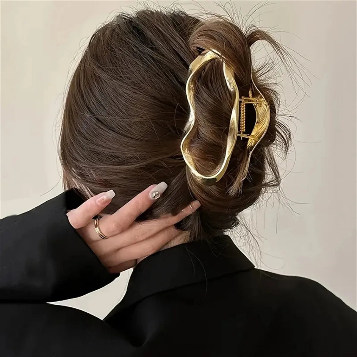 1/2Pcs Fashionable Minimalist Hollow Hair Claw Clip, Solid Color Elegant Hair Accessory Suitable For Women's Daily Wear