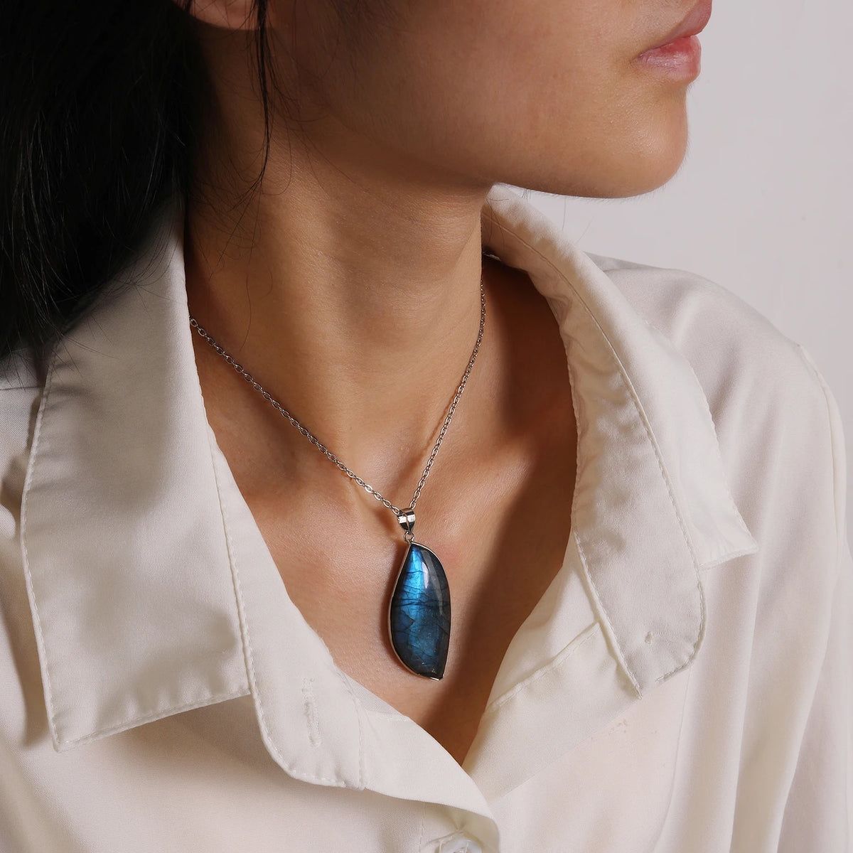 Minimalist Trendy Necklace Natural Gemstone Pendant Irregular Labradorite Necklace Silver-Plated Chain Unisex Gift Necklaces