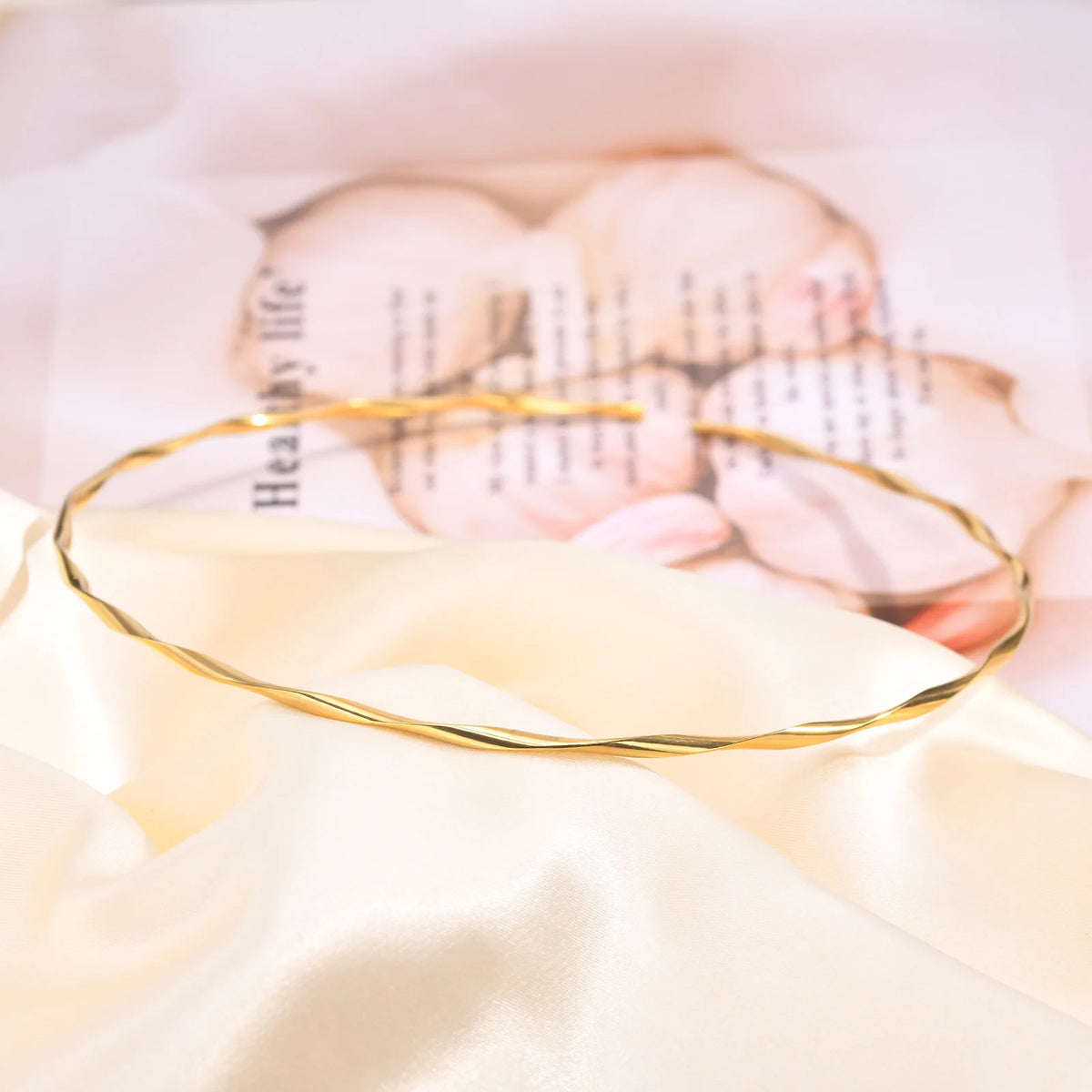 Minimalist Torques Necklace for Women,Reszie Twist Cuffs Neck Jewelry, Stainless Steel Gold Plated Choker Female Anti-allergic