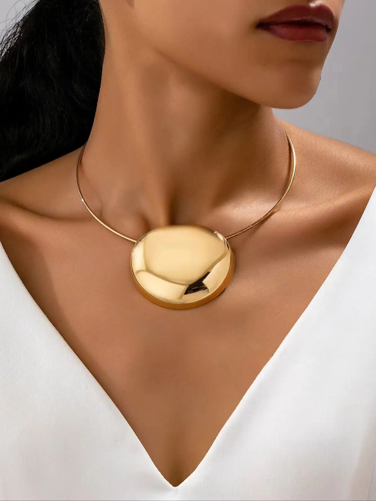 A Bold, Glossy, Geometric, and Stylish Minimalist Necklace Minimalist Metal Choker. Pendant Neck Accessory, Perfect for Gifting