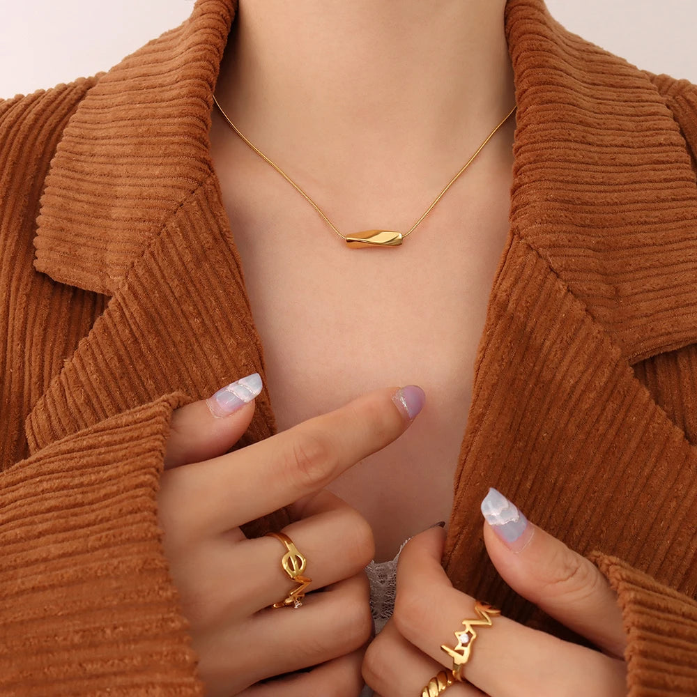 Minimalist Stainless Steel Necklace For Women 18K Gold Plated No Tarnish Waterproof Women's Spiral Pendant Neck Chain Necklaces