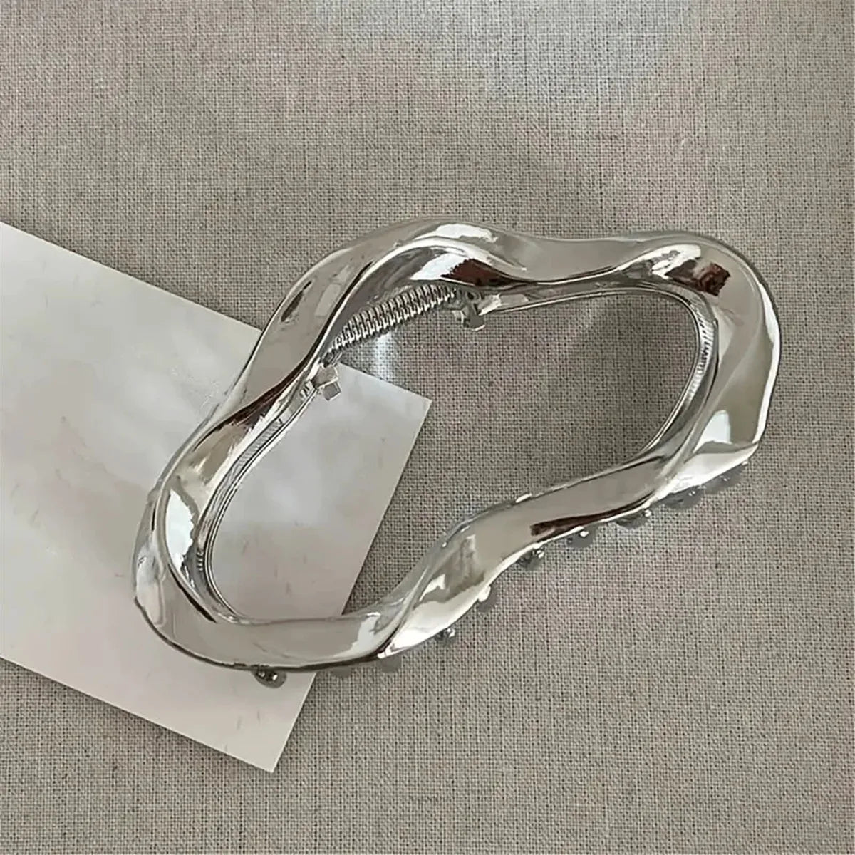 1/2Pcs Fashionable Minimalist Hollow Hair Claw Clip, Solid Color Elegant Hair Accessory Suitable For Women's Daily Wear