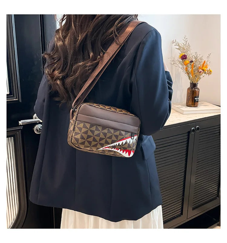 Women Stylish Crossbody Bag, Modern Geometric Pattern, Black Brown Versatile Design, Daily Commute, Casual Outings Messenger Bag