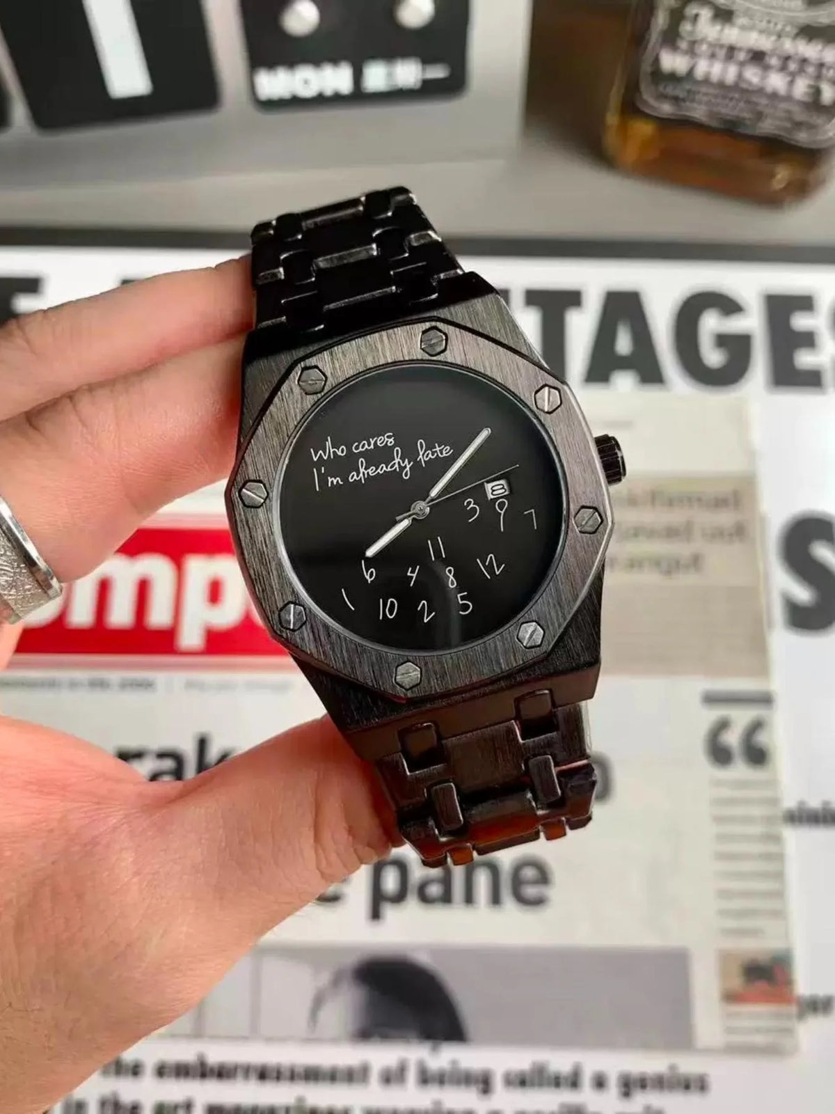 European and American Style Luxury Personalized Men's Steel Band Watch, with Calendar Display, Graffiti Digital Pattern, Casual Retro Fashion, High-End Men's Watch, Suitable for Various Occasions, Recommended Fashion Gift