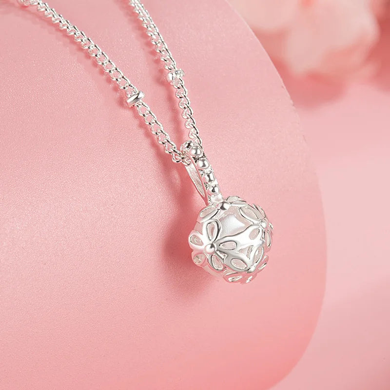 New Elegant Minimalist Pearl Necklace for Women - Unique Trendy Design with Versatile Style and Luxurious Jewelry