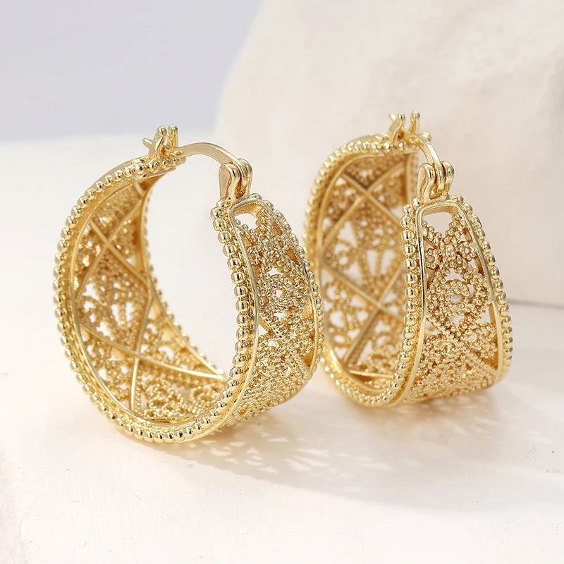 New Design Elegant Hoop Earrings For Women Exquisite Hollow Craved Gold Color Earrings Jewelry For Engagement Party Accessories