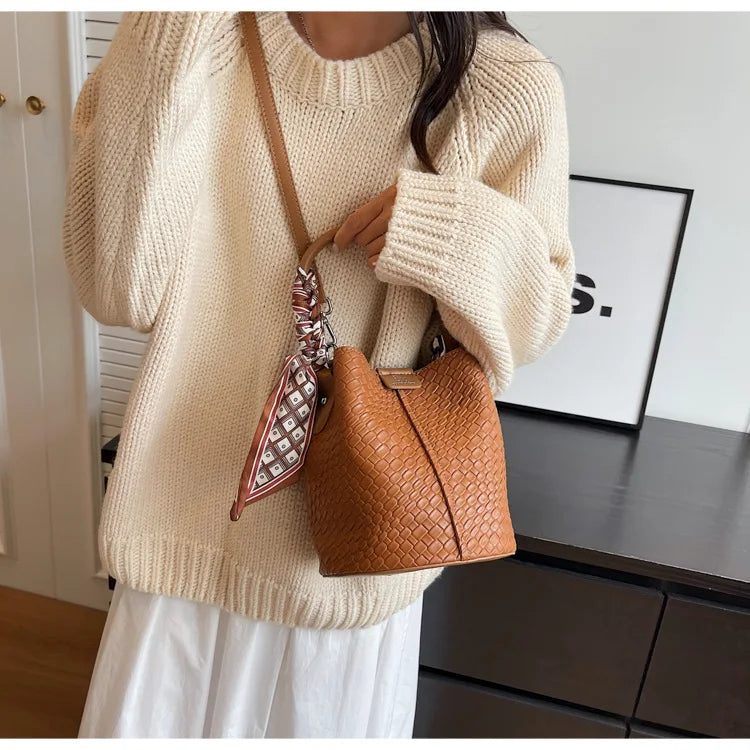 Women's Woven Bucket Bags Crossbody Purse, Elegant Tote for Travel & Formal Events, Durable Wipe-Clean Luxury Handbag