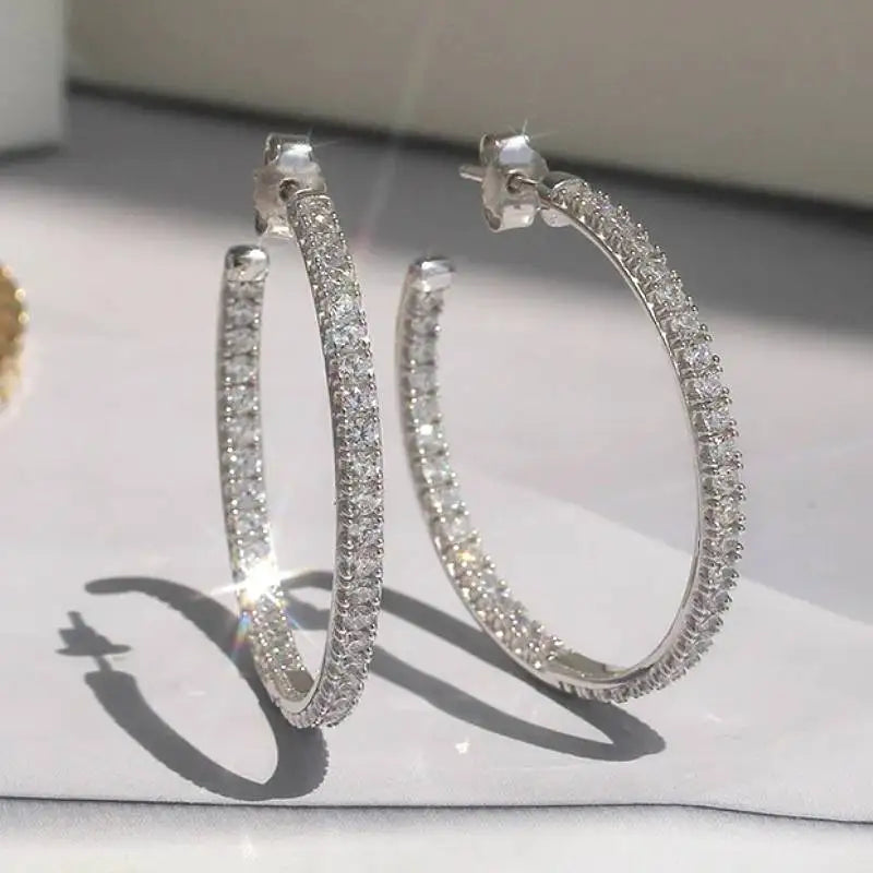 Huitan Thin Circle Design Women Elegant Hoop Earrings for Party Engagement Fashion Lady Accessories Charming Jewelry with CZ