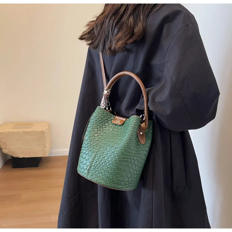 Women's Woven Bucket Bags Crossbody Purse, Elegant Tote for Travel & Formal Events, Durable Wipe-Clean Luxury Handbag