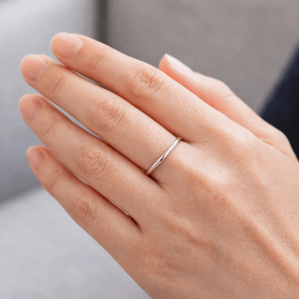 Durable Stackable Plain Band Rings 2MM Twist Design Thin Rings Minimalist Style Smooth Titanium Steel Rings Party Jewelry