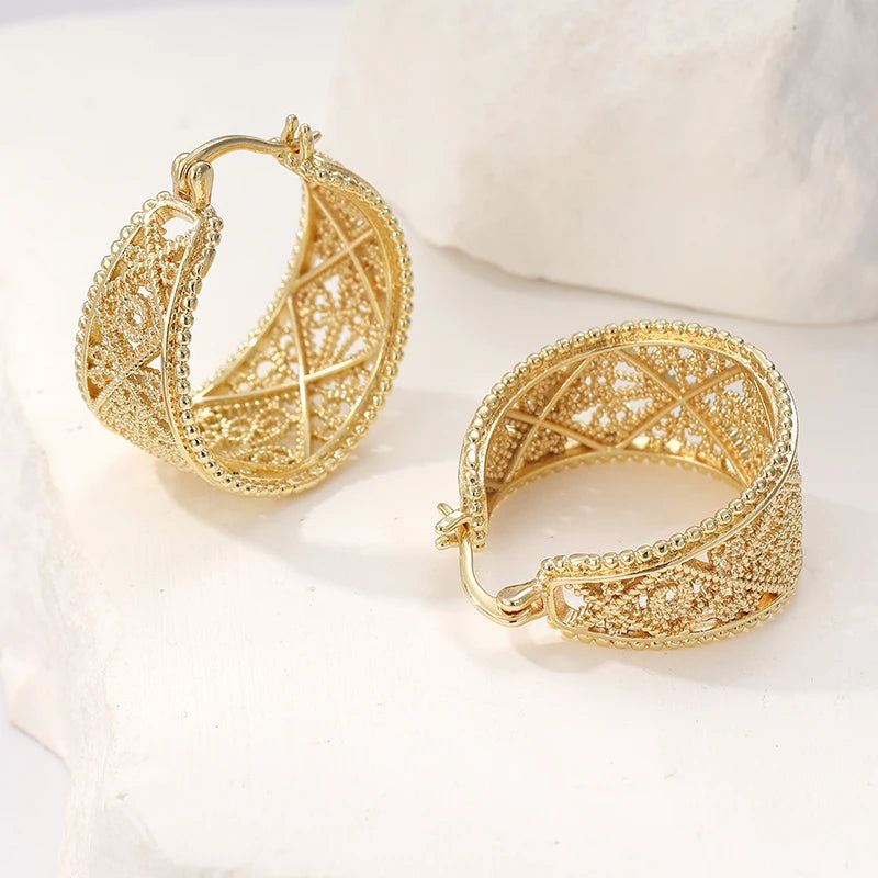 New Design Elegant Hoop Earrings For Women Exquisite Hollow Craved Gold Color Earrings Jewelry For Engagement Party Accessories