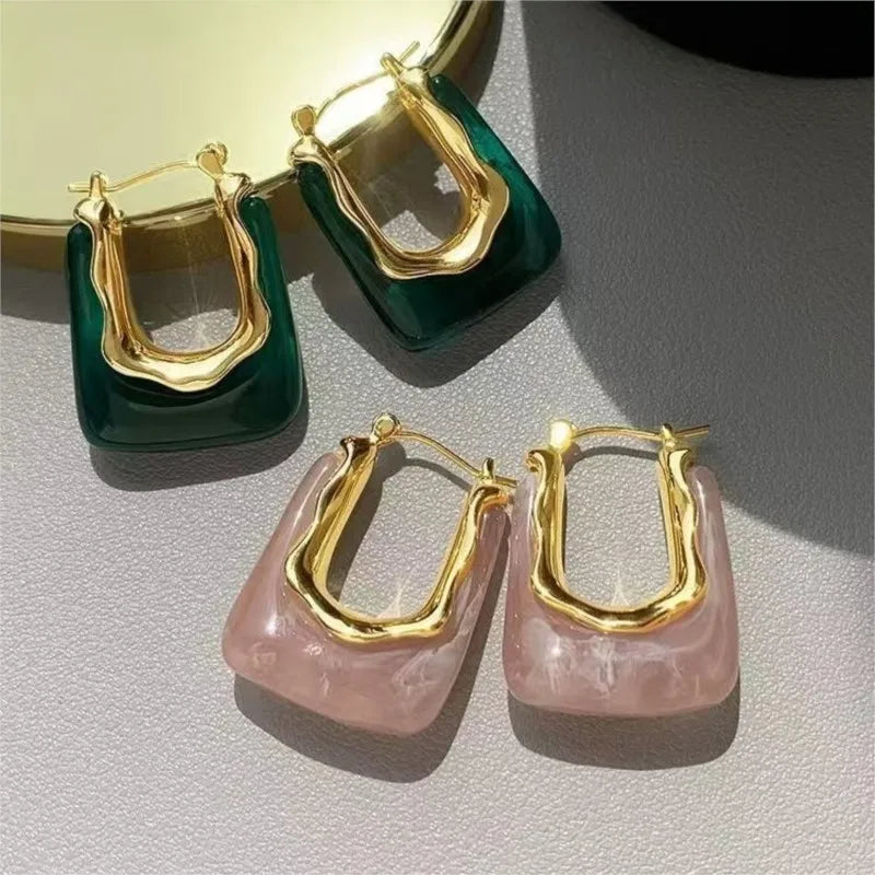 Elegant Vintage U-Shaped Hoop Earrings for Women Golden-Tone Finish & Resin Inlay Stylish Earring Party Jewelry Gifts