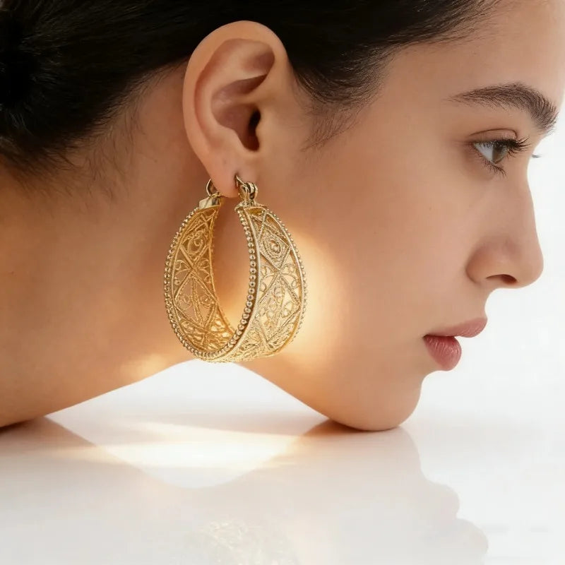 New Design Elegant Hoop Earrings For Women Exquisite Hollow Craved Gold Color Earrings Jewelry For Engagement Party Accessories
