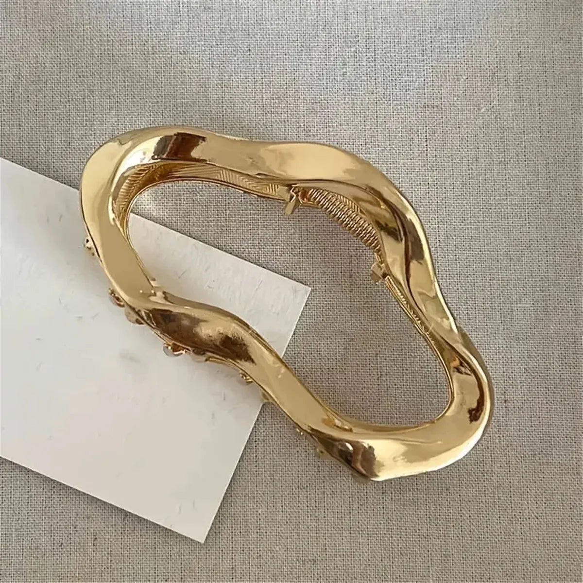 1/2Pcs Fashionable Minimalist Hollow Hair Claw Clip, Solid Color Elegant Hair Accessory Suitable For Women's Daily Wear
