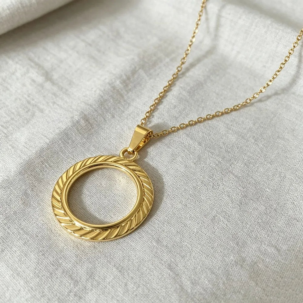 Minimalist Gold Tone Stainless Steel Geometric Twisted Texture Hollow Circle Pendant Necklace for Women Jewelry Does Not Fade