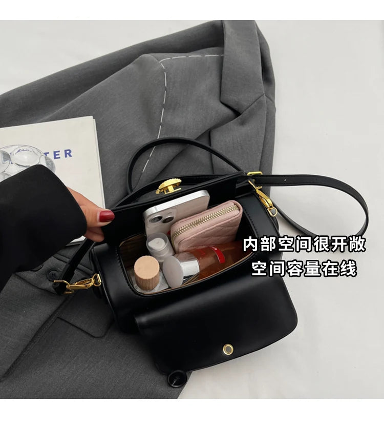 Classic Black Shoulder Bag Women's Versatile Retro Crossbody Square Bags 2025 New Large Capacity Textured Leather Flap Handbags